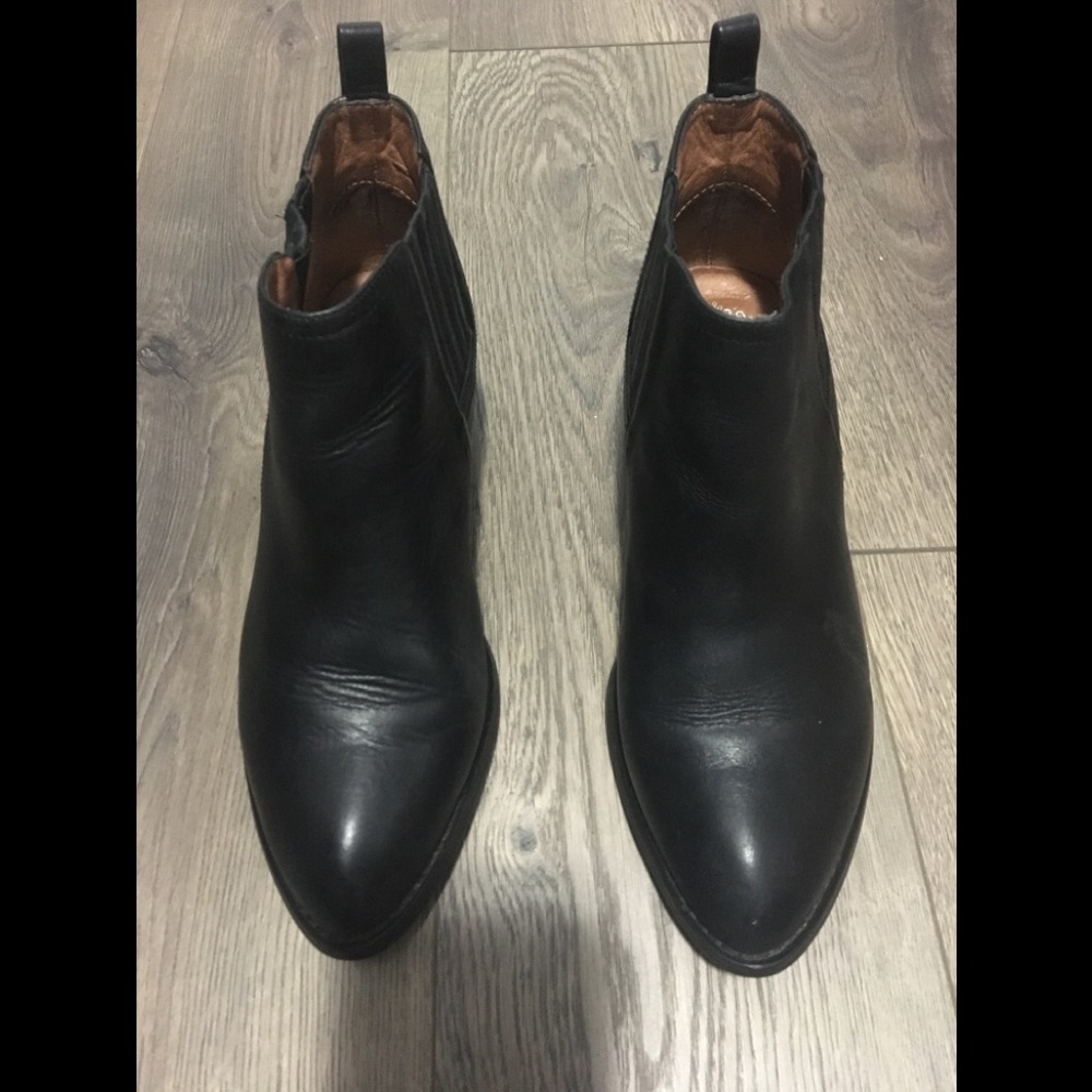 Ladies shoes